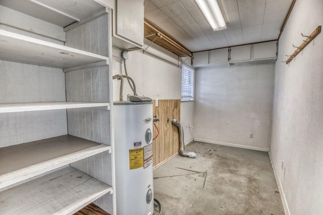 407 W Glenn Street, Bellville, TX 77418