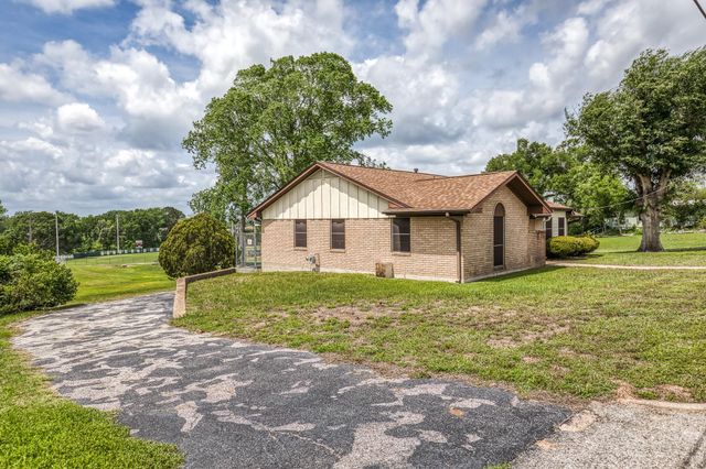 407 W Glenn Street, Bellville, TX 77418