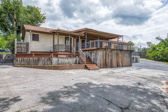 407 W Glenn Street, Bellville, TX 77418
