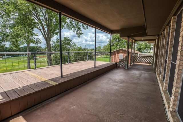 407 W Glenn Street, Bellville, TX 77418
