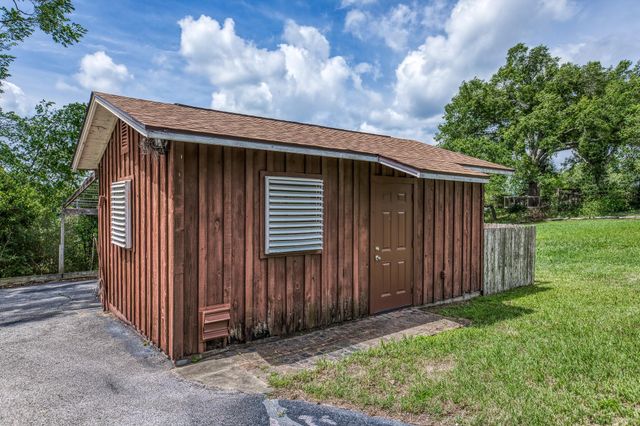 407 W Glenn Street, Bellville, TX 77418