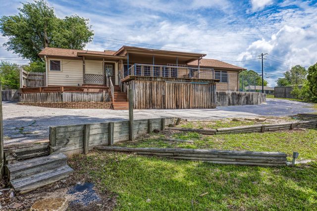 407 W Glenn Street, Bellville, TX 77418