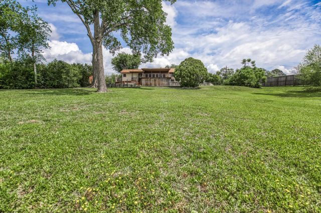 407 W Glenn Street, Bellville, TX 77418