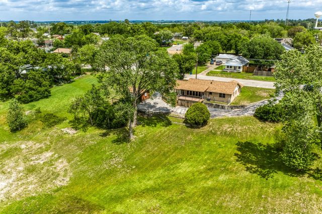 407 W Glenn Street, Bellville, TX 77418