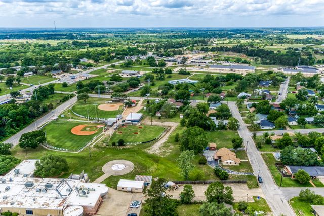 407 W Glenn Street, Bellville, TX 77418