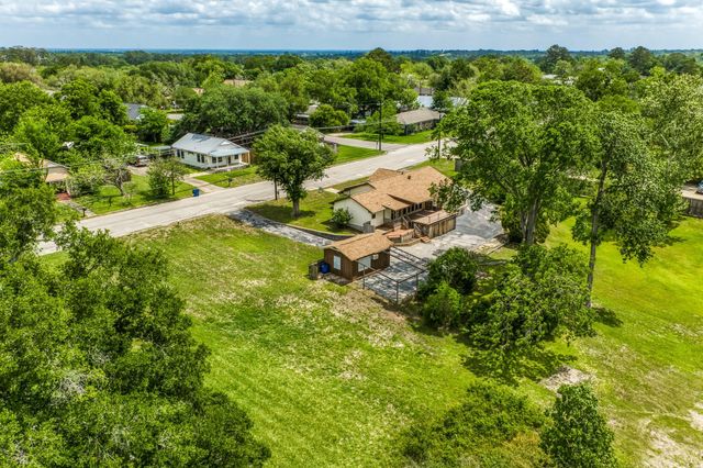 407 W Glenn Street, Bellville, TX 77418