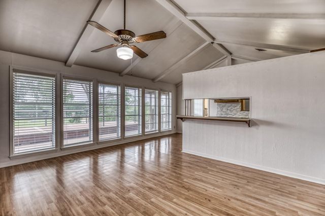 407 W Glenn Street, Bellville, TX 77418
