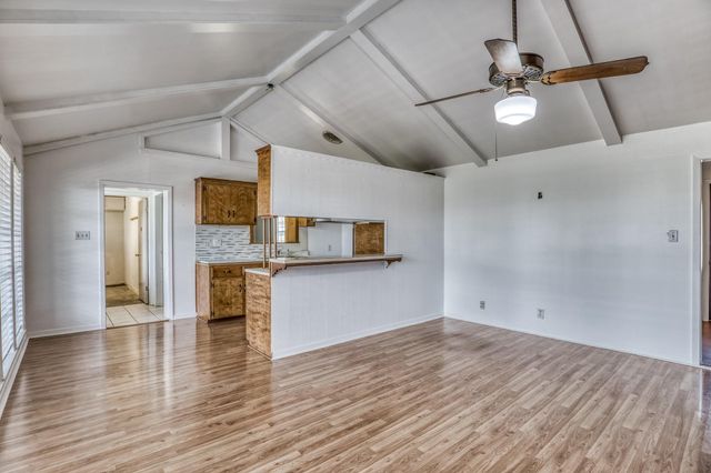407 W Glenn Street, Bellville, TX 77418