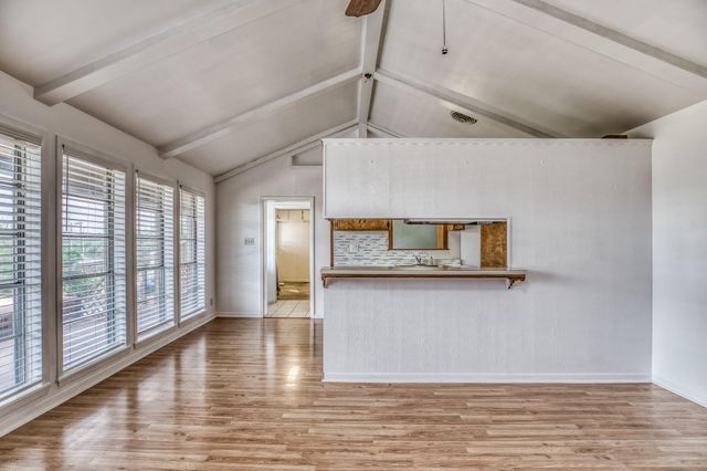 407 W Glenn Street, Bellville, TX 77418