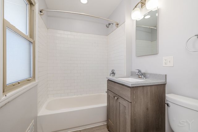 83 Indianwood Drive, Thornton, IL 60476