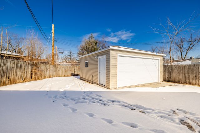 83 Indianwood Drive, Thornton, IL 60476