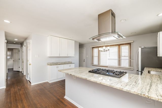 83 Indianwood Drive, Thornton, IL 60476