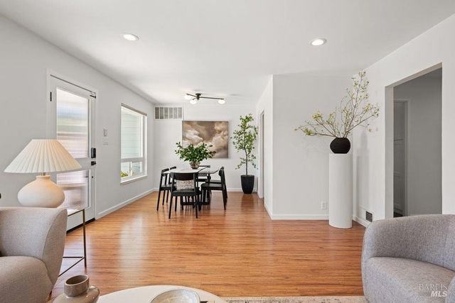 17 Strawberry Cir, Mill Valley, CA 94941