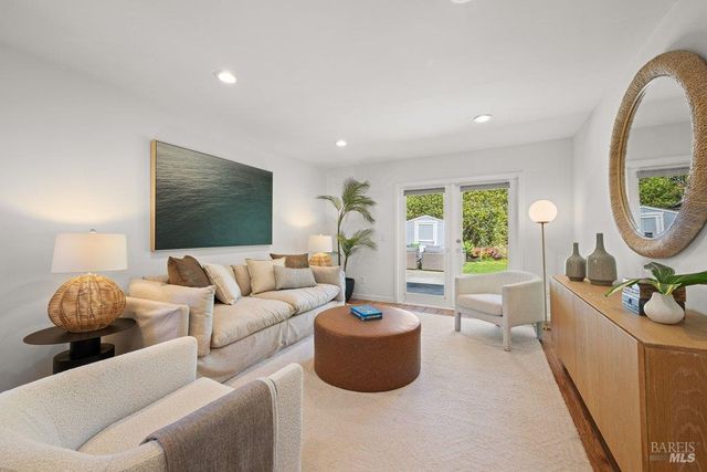 17 Strawberry Cir, Mill Valley, CA 94941