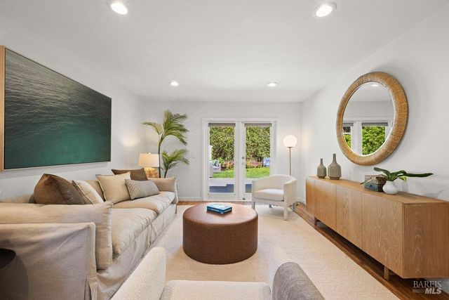 17 Strawberry Cir, Mill Valley, CA 94941