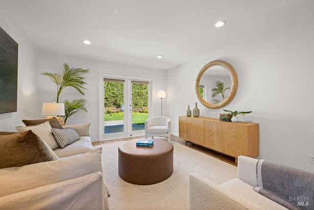 17 Strawberry Cir, Mill Valley, CA 94941