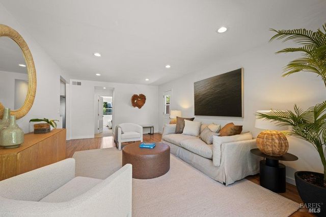 17 Strawberry Cir, Mill Valley, CA 94941