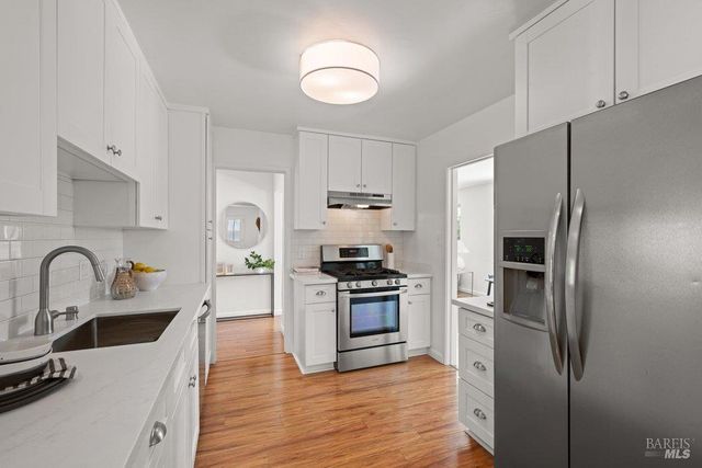 17 Strawberry Cir, Mill Valley, CA 94941