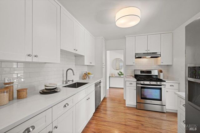 17 Strawberry Cir, Mill Valley, CA 94941