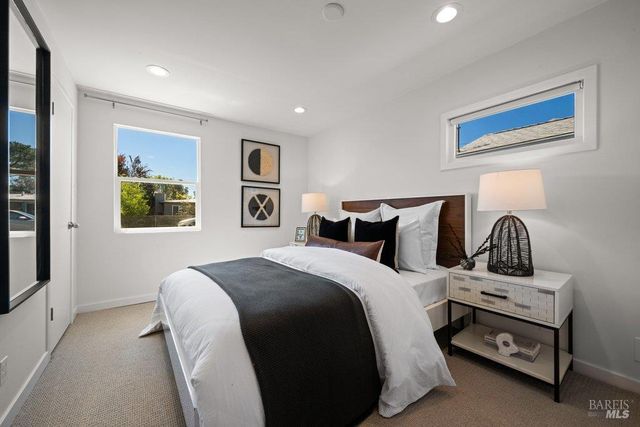 17 Strawberry Cir, Mill Valley, CA 94941