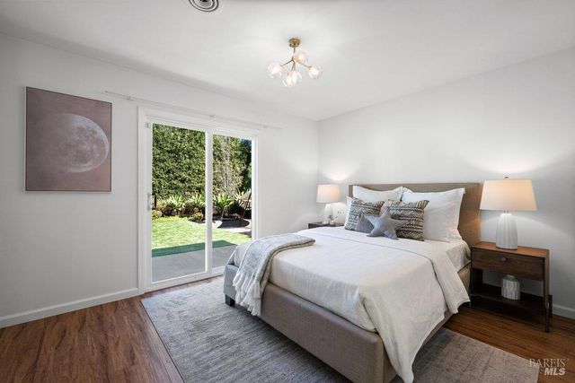 17 Strawberry Cir, Mill Valley, CA 94941