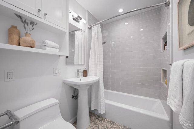 17 Strawberry Cir, Mill Valley, CA 94941