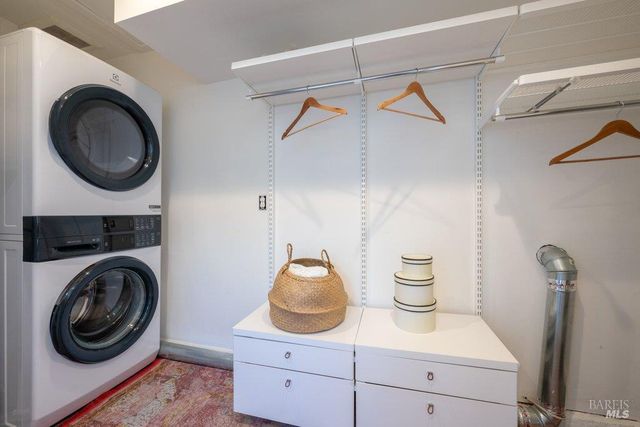 17 Strawberry Cir, Mill Valley, CA 94941