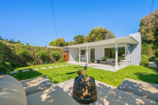 17 Strawberry Cir, Mill Valley, CA 94941