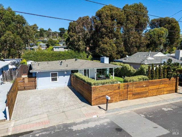 17 Strawberry Cir, Mill Valley, CA 94941