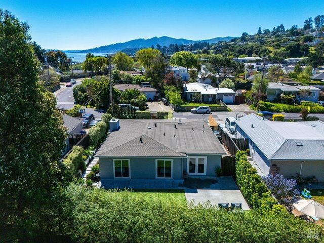 17 Strawberry Cir, Mill Valley, CA 94941