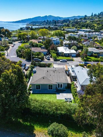 17 Strawberry Cir, Mill Valley, CA 94941