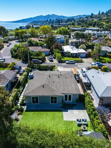 17 Strawberry Cir, Mill Valley, CA 94941
