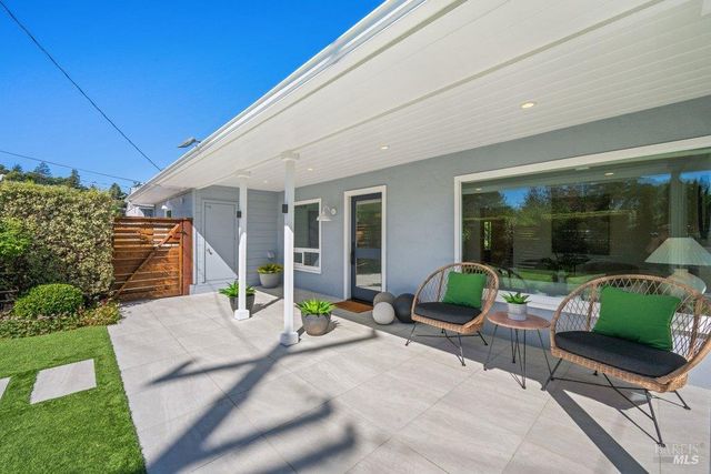 17 Strawberry Cir, Mill Valley, CA 94941