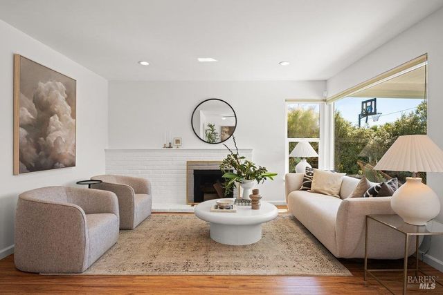 17 Strawberry Cir, Mill Valley, CA 94941