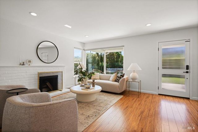 17 Strawberry Cir, Mill Valley, CA 94941