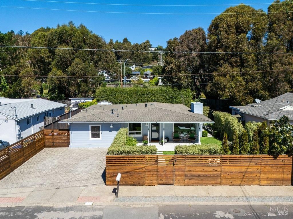 17 Strawberry Cir, Mill Valley, CA 94941