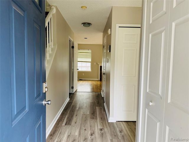 31199 Columbia Drive, Novi, MI 48377