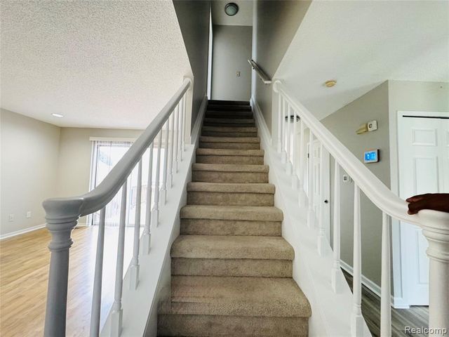 31199 Columbia Drive, Novi, MI 48377
