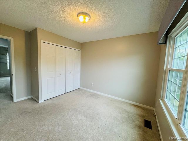 31199 Columbia Drive, Novi, MI 48377