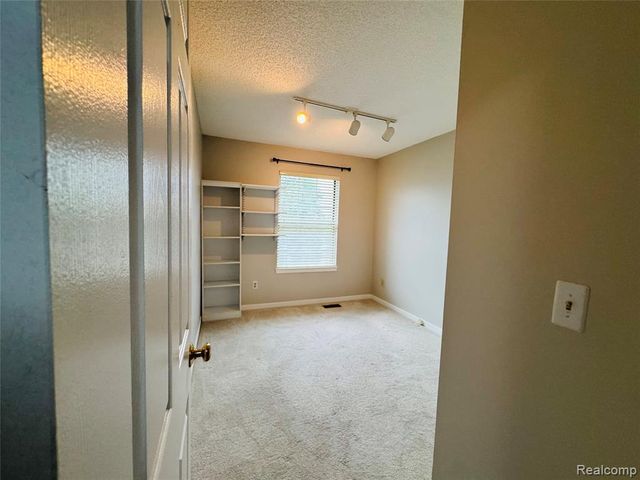 31199 Columbia Drive, Novi, MI 48377