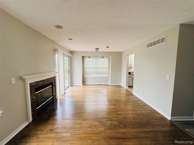 31199 Columbia Drive, Novi, MI 48377