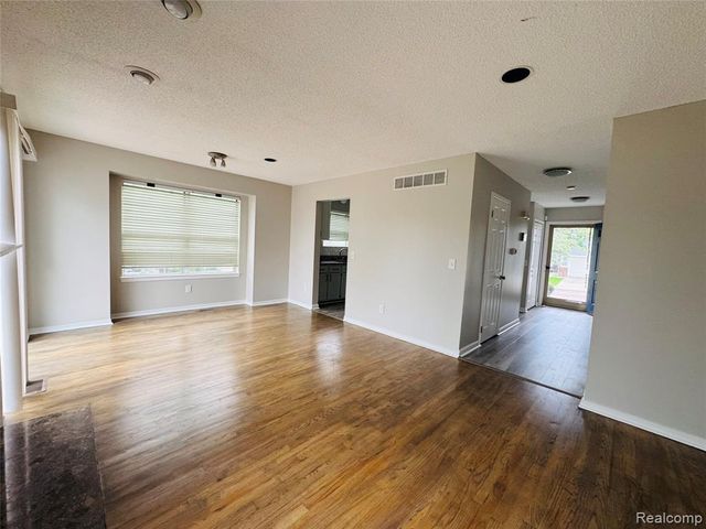 31199 Columbia Drive, Novi, MI 48377