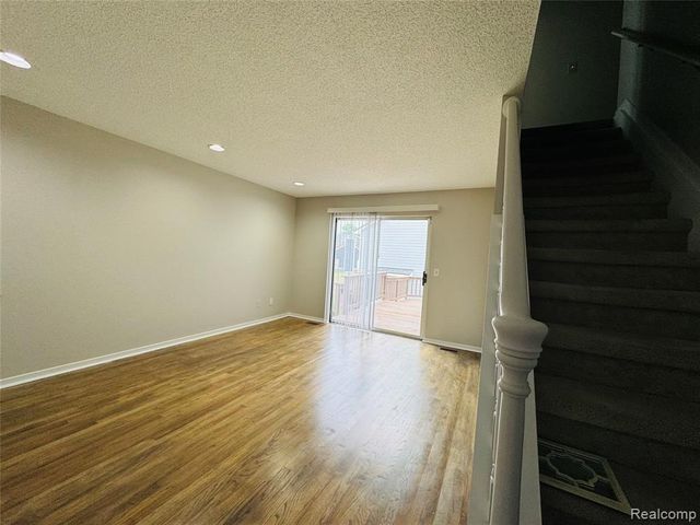 31199 Columbia Drive, Novi, MI 48377