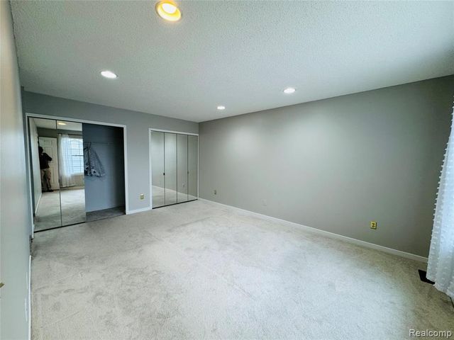 31199 Columbia Drive, Novi, MI 48377