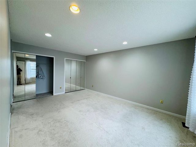 31199 Columbia Drive, Novi, MI 48377