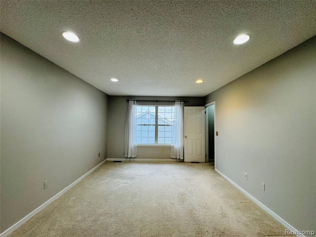 31199 Columbia Drive, Novi, MI 48377
