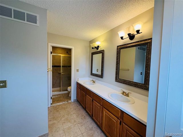 31199 Columbia Drive, Novi, MI 48377