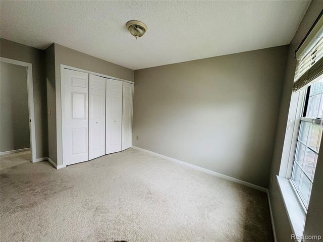 31199 Columbia Drive, Novi, MI 48377