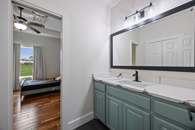 6880 County Road 4042, Kemp, TX 75143