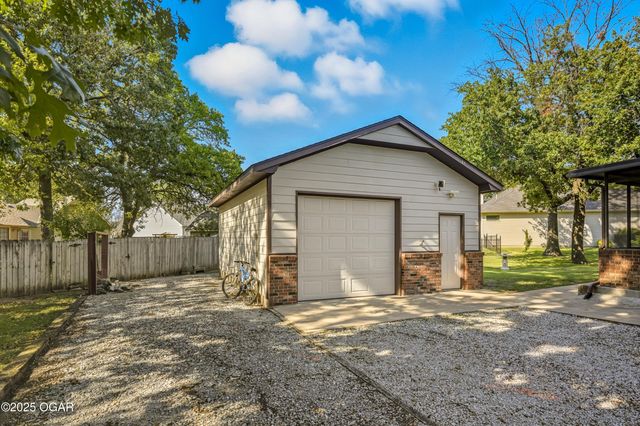 2631 Matthews Drive, Joplin, MO 64801